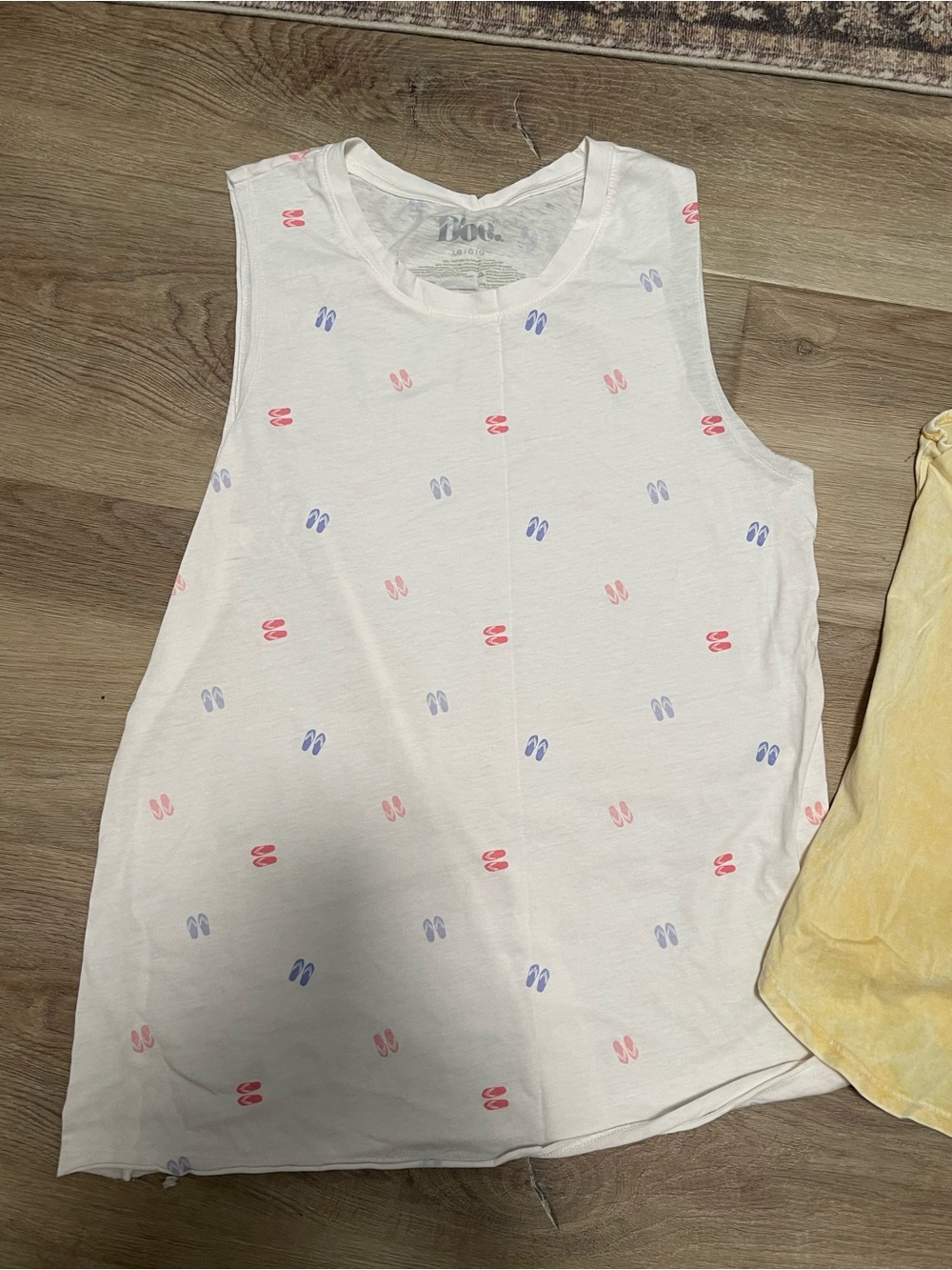 BUNDLE Tank Tops - Picture 2 of 4